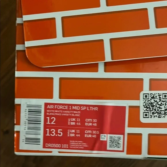 Nike Yellow Athletic Shoes with White Swoosh and Retro Style - Picture 4 of 4